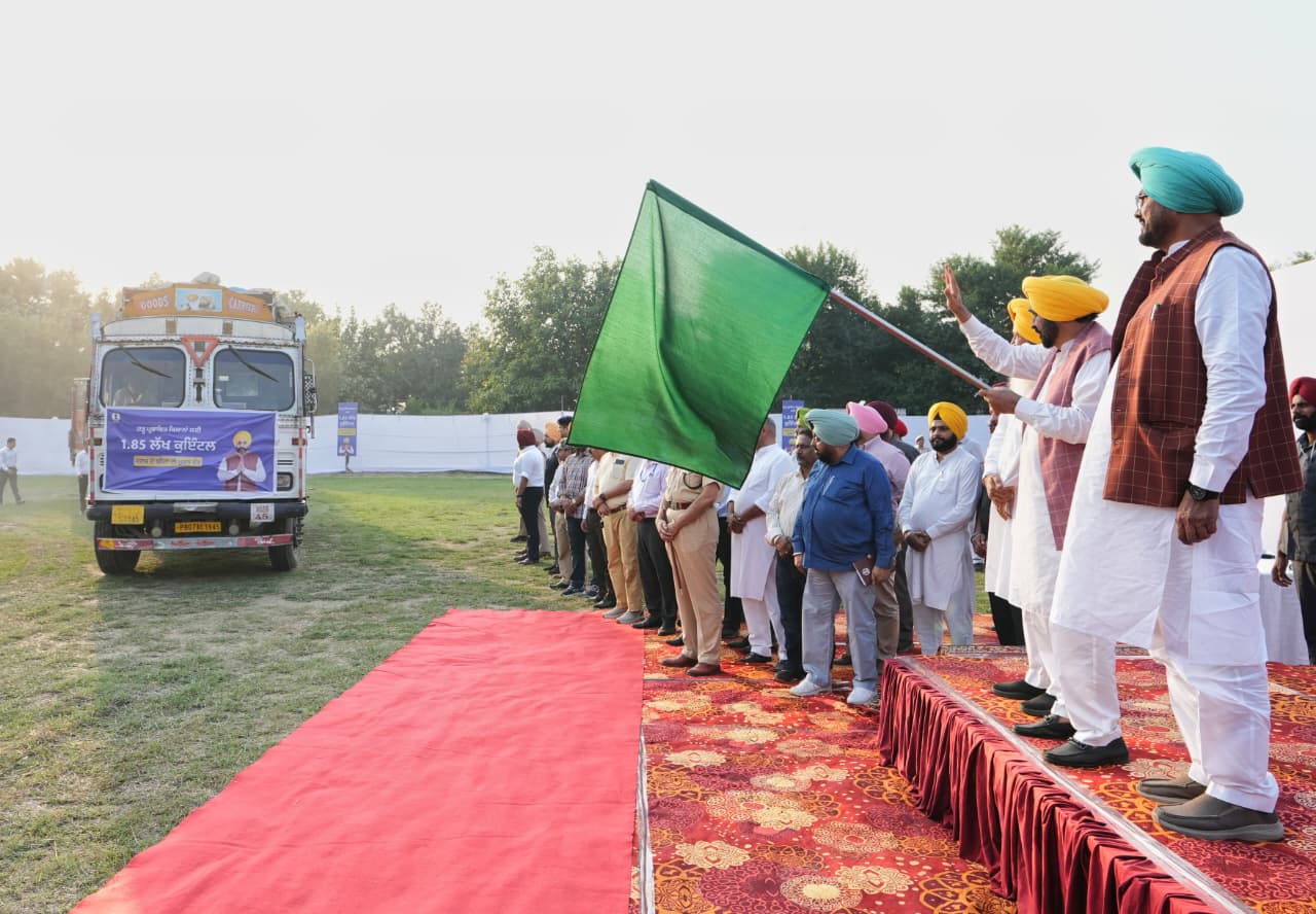 PUNJAB GOVT BEGINS DISTRIBUTION OF FREE WHEAT SEEDS TO FARMERS IN FLOOD-HIT AREAS punjab flood relif 2