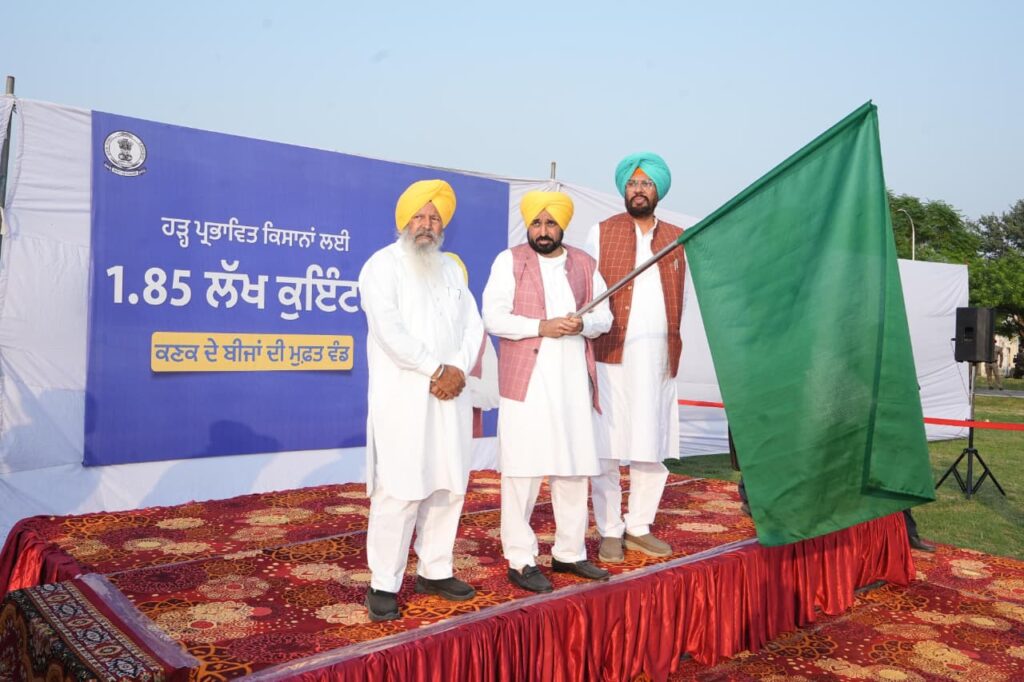 PUNJAB GOVT BEGINS DISTRIBUTION OF FREE WHEAT SEEDS TO FARMERS IN FLOOD-HIT AREAS punjab flood relif 4