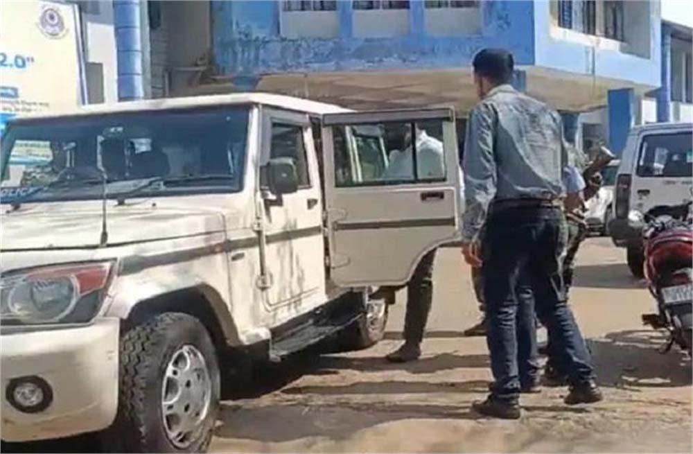 ACB छापेमारी से हड़कंप, 5 लाख की घूस लेते रंगे हाथों गिरफ्तार कर्मी और दलाल