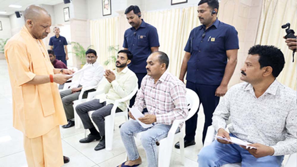 सीएम योगी ने सैनिकों से कहा- ‘आप देशसेवा करें, परिवार की सुरक्षा का जिम्मा हमारी सरकार का