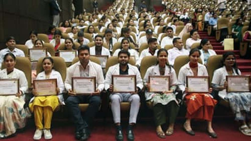 नवरात्रि के अवसर पर बेटियों को बड़ी संख्या में नियुक्ति पत्र, मुख्यमंत्री ने किया स्वागत