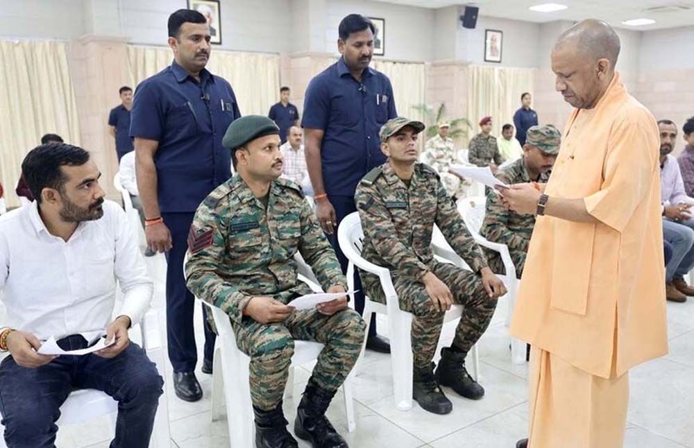 देश के रक्षकों को योगी का आश्वासन: परिवार की सुरक्षा और सम्मान हमारी प्राथमिकता