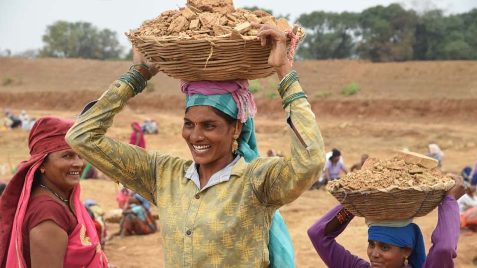 छत्तीसगढ़ में महिला श्रमिकों का आर्थिक और सामाजिक सशक्तिकरण, बन रही है नई पहचान