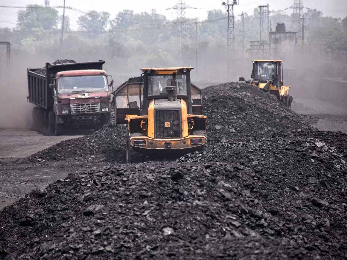 झारखंड में कोयला तस्करी का काला कारोबार उजागर, कई अधिकारी और सिंडिकेट जांच के घेरे में