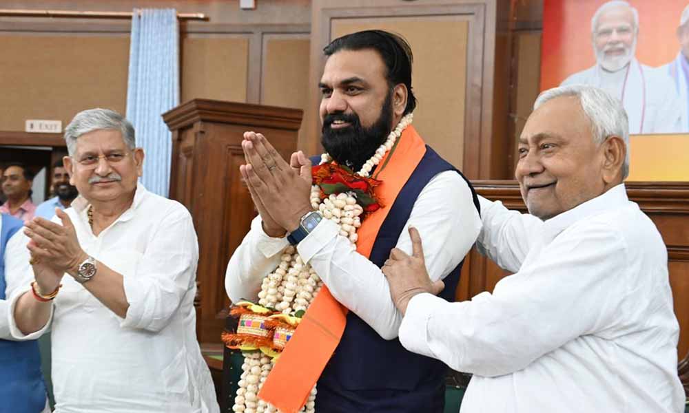‘लव-कुश’ समीकरण पर फोकस: Nitish Kumar की रणनीति में सम्राट को ‘चौधरी’ बनाने का प्लान पहले से तैयार