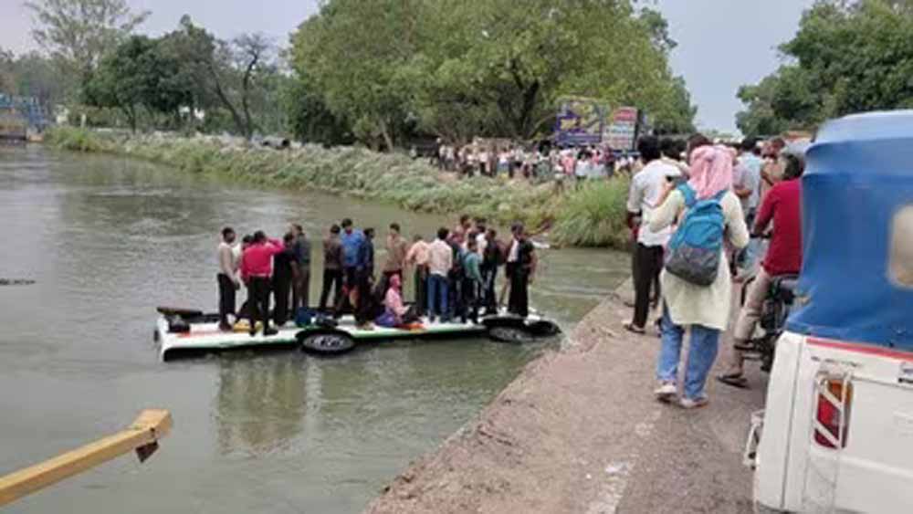 Kanpur Bus Accident: बिधनू में हादसे के बाद हाईवे पर लंबा जाम, प्रशासन अलर्ट