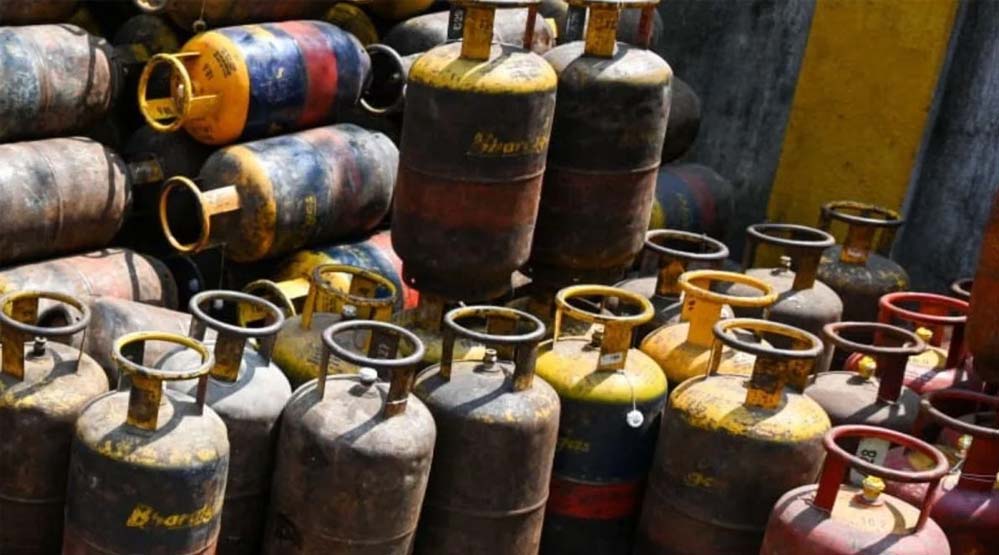 कमर्शियल गैस सिलेंडर की कीमतों में ₹993 की बढ़ोतरी, भोपाल, इंदौर और ग्वालियर में नए दाम तय