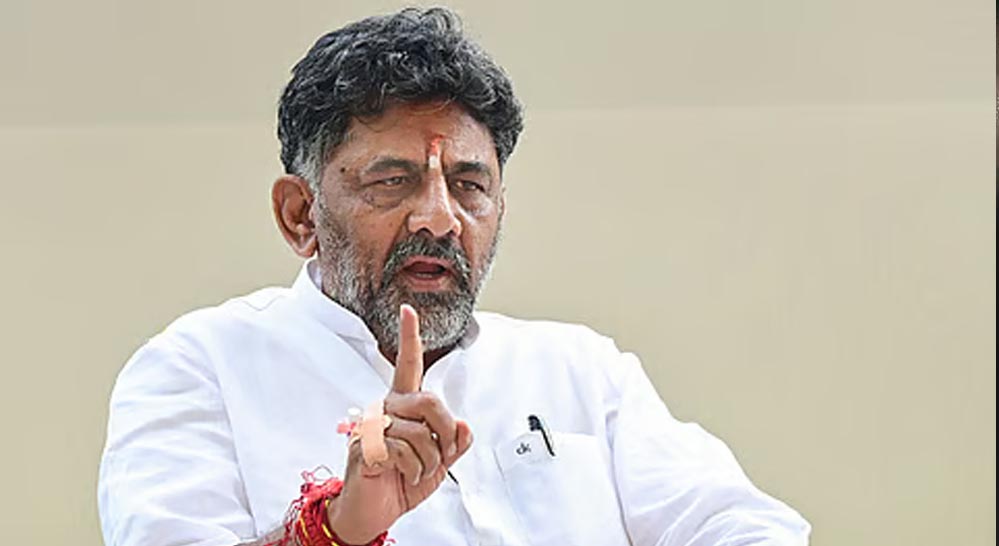 कर्नाटक राजनीति में बड़ा बदलाव, सिद्धारमैया की विदाई के बाद DK शिवकुमार सरकार बनने की तैयारी