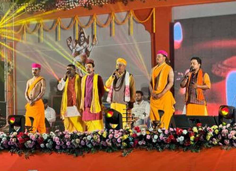 गृहमंत्री अमित शाह के सामने दिखी लोकसंस्कृति की झलक, तीन राज्यों के CM भी कार्यक्रम में हुए शामिल