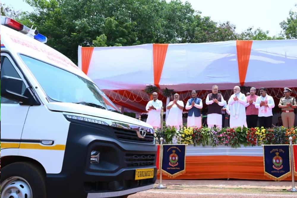 हाईटेक पुलिसिंग की ओर बड़ा कदम, अमित शाह ने मोबाइल फॉरेंसिक वैन और डायल-112 बेड़े का किया शुभारंभ