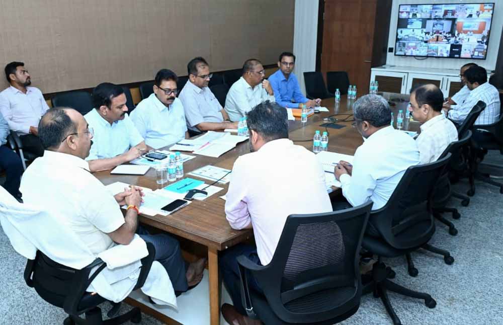 प मुख्यमंत्री अरुण साव ने की लोक स्वास्थ्य यांत्रिकी विभाग के कार्यों की समीक्षा