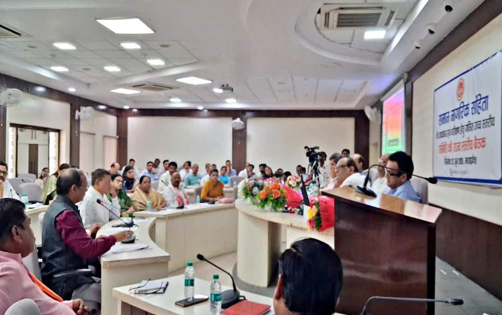 मानसून सत्र में आ सकता है UCC विधेयक, विवाह पंजीयन अनिवार्य; आदिवासियों को राहत देने पर मंथन