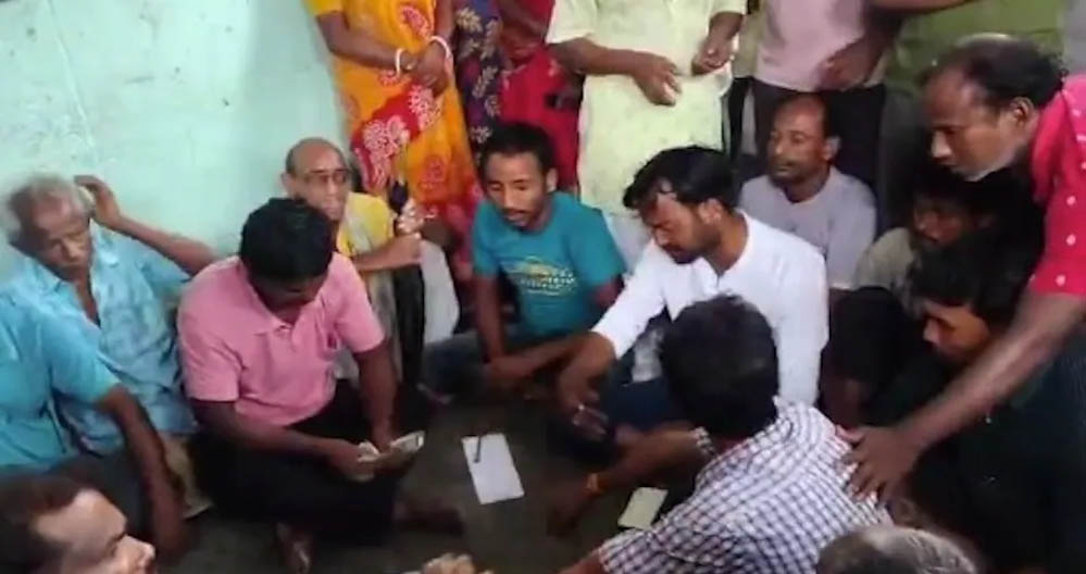 बंगाल में आवास योजना को लेकर घमासान, कट मनी के आरोपों से घिरी TMC