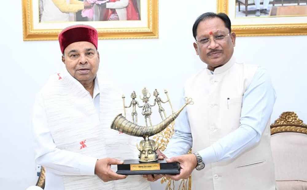 छत्तीसगढ़ के CM विष्णुदेव साय से मिले कर्नाटक के राज्यपाल थावरचंद गहलोत, समसामयिक विषयों पर किया विचार-विमर्श