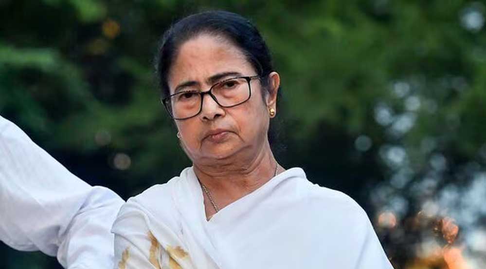 बंगाल की राजनीति में हलचल, ममता बनर्जी ने बागी विधायकों पर चलाया बड़ा डंडा