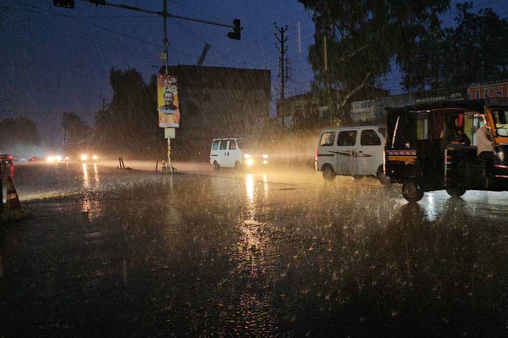 छत्तीसगढ़ में बदलेगा मौसम: 60 किमी रफ्तार से चलेंगी हवाएं, कई जिलों में बारिश के आसार