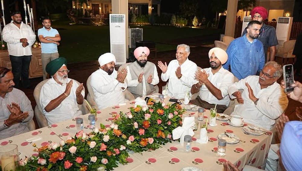 पंजाब कांग्रेस में टूट की अटकलें तेज, चन्नी-रंधावा संग भूपेश बघेल की अहम बैठक; राजा वड़िंग रहे दूर