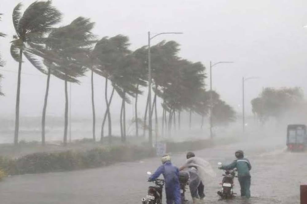 उमस और तेज धूप से बेहाल बगहा, सोमवार-मंगलवार को बारिश की उम्मीद