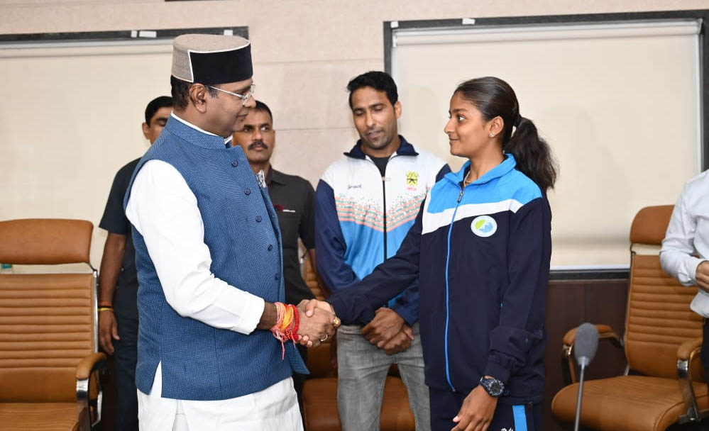 मंत्री सारंग ने एशियन गेम्स के क्वालीफाई खिलाड़ियों का किया सम्मान, टीटी नगर स्टेडियम में की मुलाकात