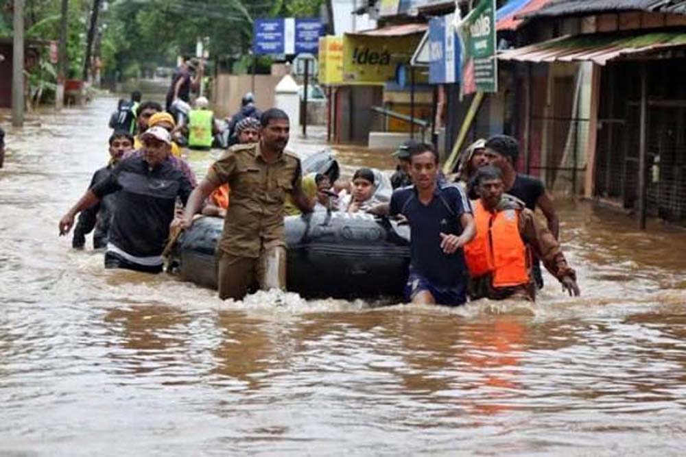 मानसून का प्रहार: केरल बाढ़ से बेहाल, कर्नाटक में भूस्खलन ने छीनी जिंदगी