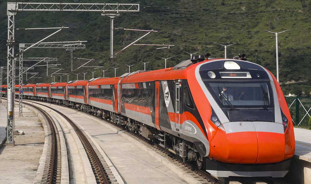 Vande Bharat का जलवा! 162 ट्रेनों में 3.98 करोड़ यात्रियों ने किया सफर, रेलवे की कमाई को मिली रफ्तार