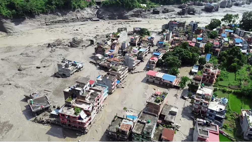 नेपाल बाढ़ का भयावह मंजर: कैलाश मानसरोवर जा रहे 400 टूरिस्ट लापता, 105 भारतीय भी शामिल