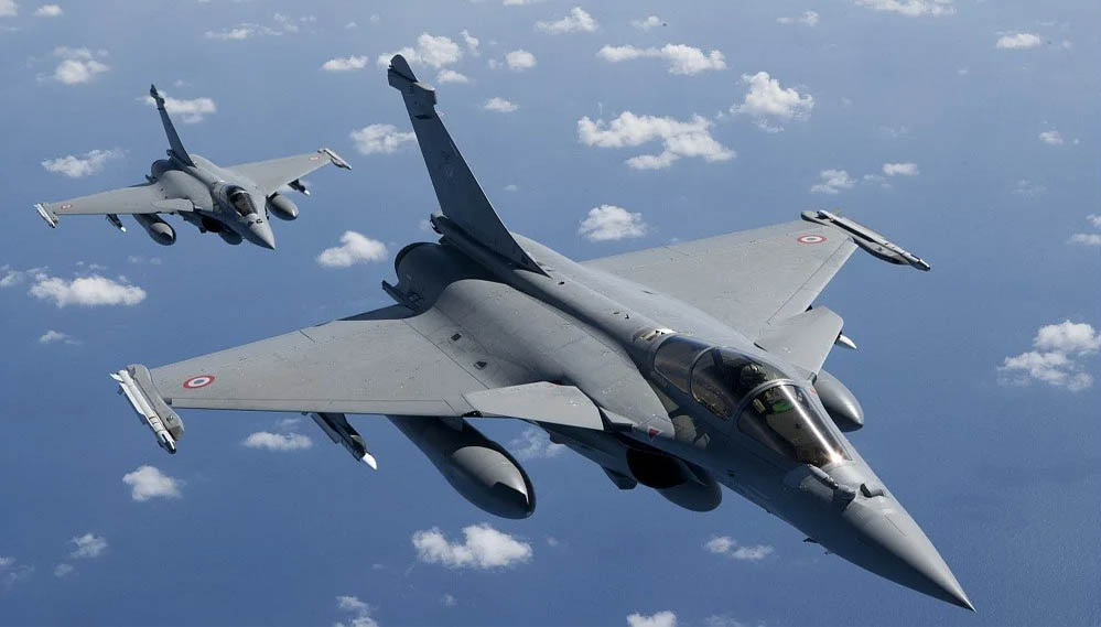 Defence Update: इस महाबली फाइटर जेट को लेकर आई बड़ी खबर, चीन-पाकिस्तान के लिए बढ़ सकती है चुनौती