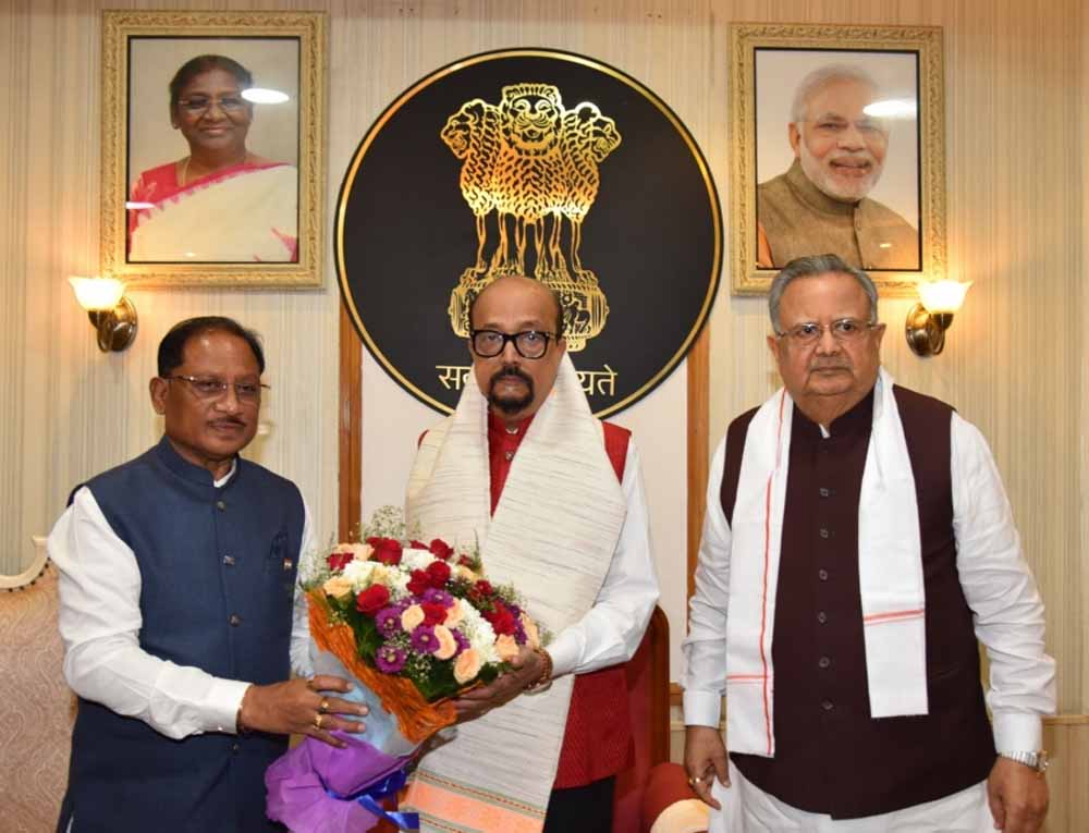 CM साय ने राज्यपाल रमेन डेका को सौंपा ₹5 करोड़ का चेक, असम बाढ़ पीड़ितों को मिलेगी मदद
