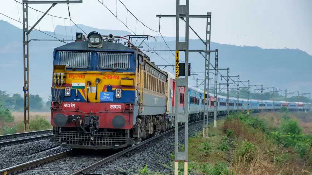 रेलवे का बड़ा अपडेट: 18 ट्रेनें रद्द, उत्कल एक्सप्रेस का रूट बदला; यात्रियों की बढ़ेगी मुश्किल