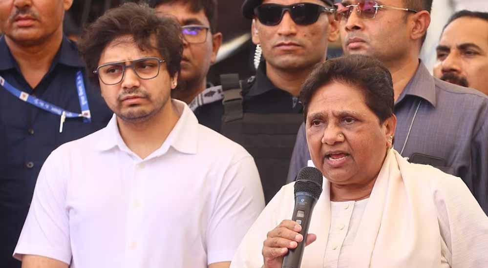 BSP में बड़ा सियासी घटनाक्रम: आकाश आनंद के ससुर अशोक सिद्धार्थ का राजनीति से संन्यास, मायावती पर कही बड़ी बात