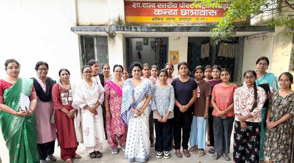 छात्रावास की व्यवस्थाओं का जायजा, महिला आयोग अध्यक्ष ने दिए समस्या समाधान के निर्देश