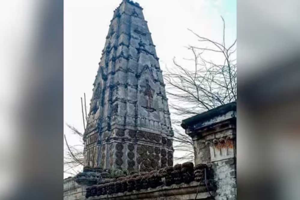 मंदिर ढहाने पर पाकिस्तान में बवाल, अल्पसंख्यकों ने लगाया मदरसे में जमीन मिलाने का आरोप