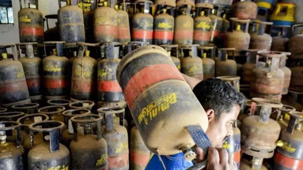 LPG के दाम बढ़े, होटल-रेस्टोरेंट कारोबारियों की बढ़ेगी लागत, घरेलू उपभोक्ताओं को राहत