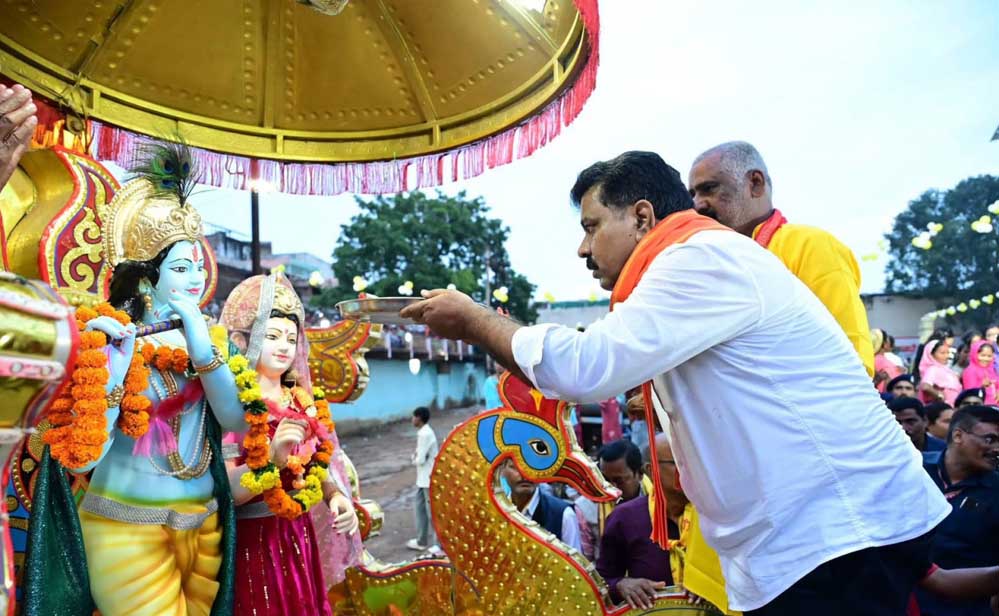 दही हांडी उत्सव में दिखा उत्साह, कवर्धा में उप मुख्यमंत्री विजय शर्मा ने की शिरकत