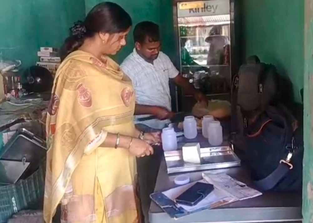 त्योहारी सीजन में मोगा प्रशासन अलर्ट, पनीर-खोया के 10 सैंपल किए संग्रहित