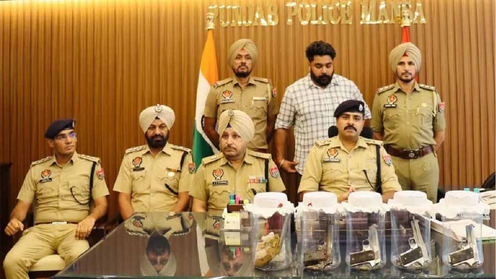 अर्श डल्ला गैंग के खिलाफ पुलिस का एक्शन, पंजाब में 2 आरोपी गिरफ्तार; हथियारों का जखीरा बरामद