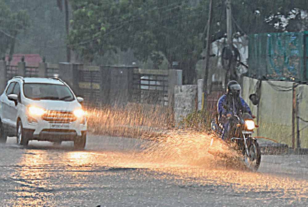 पंजाब में बारिश का दौर, चंडीगढ़ में गिरा तापमान; बठिंडा सबसे गर्म