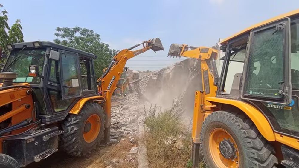 लखनऊ में खतरनाक एसए अपार्टमेंट होगा ध्वस्त, 80 हाइड्रोलिक जैक के सहारे टिकी है बिल्डिंग