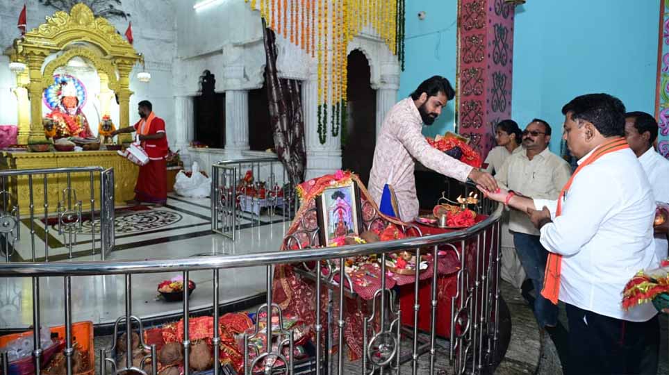 छत्तीसगढ़: विजय शर्मा ने मां महामाया और मां विंध्यवासिनी के दरबार में टेका माथा, जनकल्याण की मांगी कामना