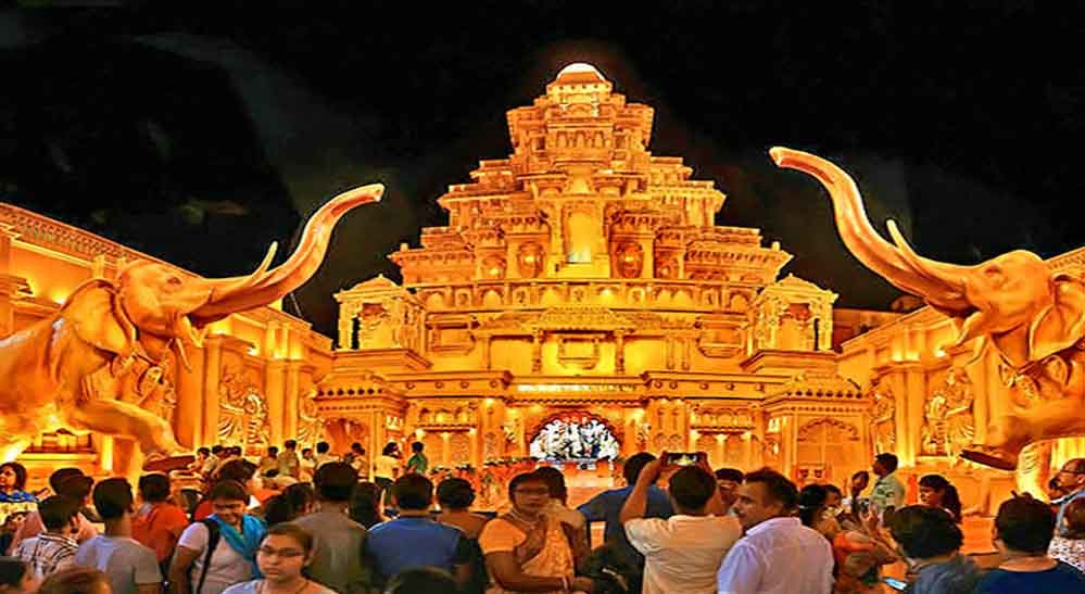 बंगाल की दुर्गा पूजा पर सियासत गरमाई, 3000 पंडालों से एक तक पहुंचने के दावे पर BJP का हमला