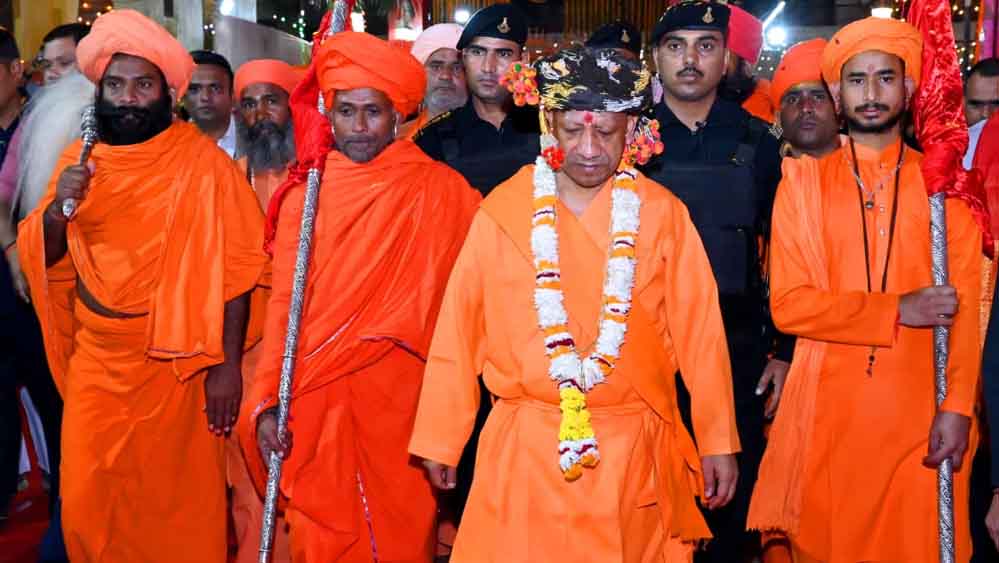 शिवावतार की पूजा से श्रीराम के राजतिलक तक, गोरखपुर में योगी आदित्यनाथ ने निभाई विजयादशमी की परंपरा