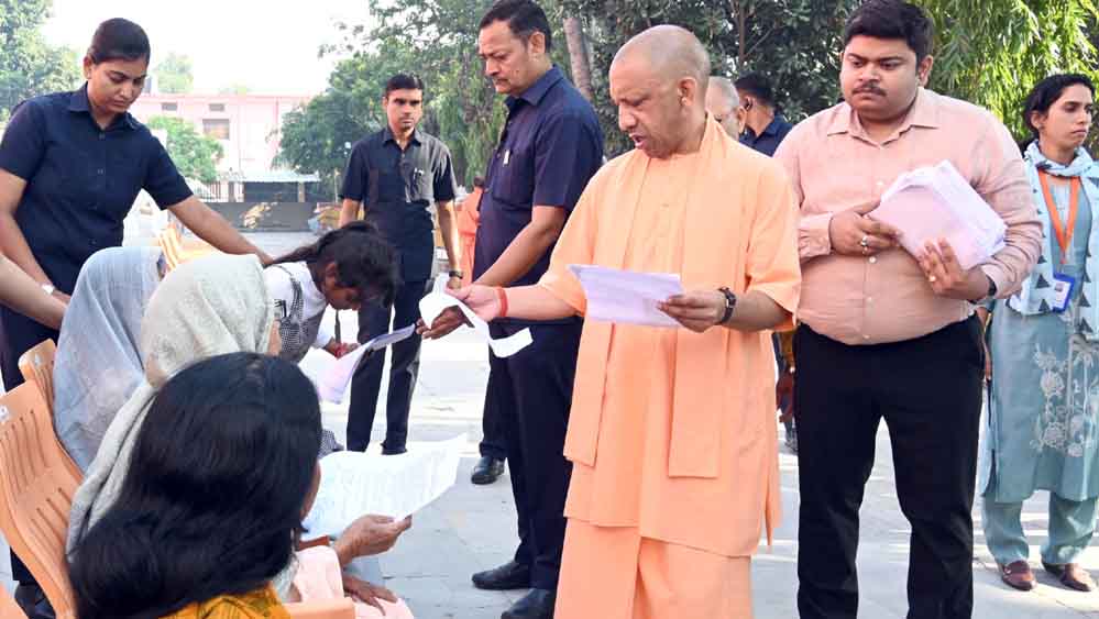 200 लोगों की समस्याएं सुनीं मुख्यमंत्री ने, समाधान कराने का दिया भरोसा