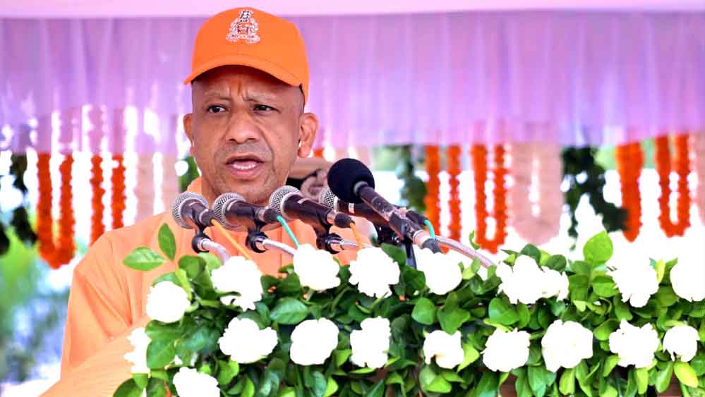 मुख्यमंत्री ने कहा- थानों में बैठते थे इंस्पेक्टर लेकिन फैसले कहीं और से आते थे