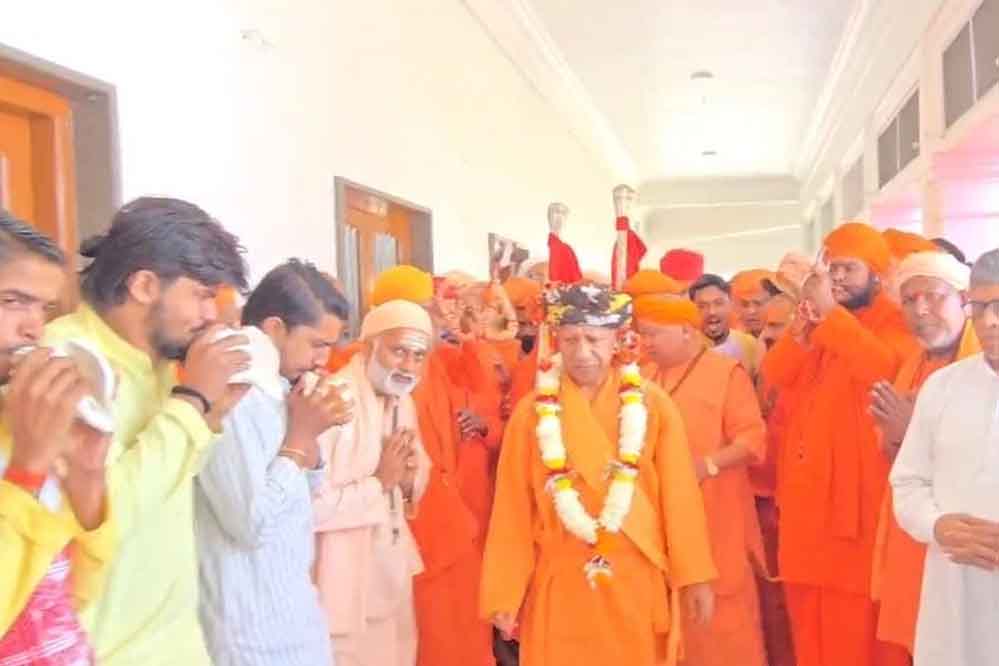 अपने पूज्य गुरुदेव ब्रह्मलीन महंत अवेद्यनाथ जी महाराज सहित नाथपंथ के मनीषियों को भी नमन किया सीएम योगी ने