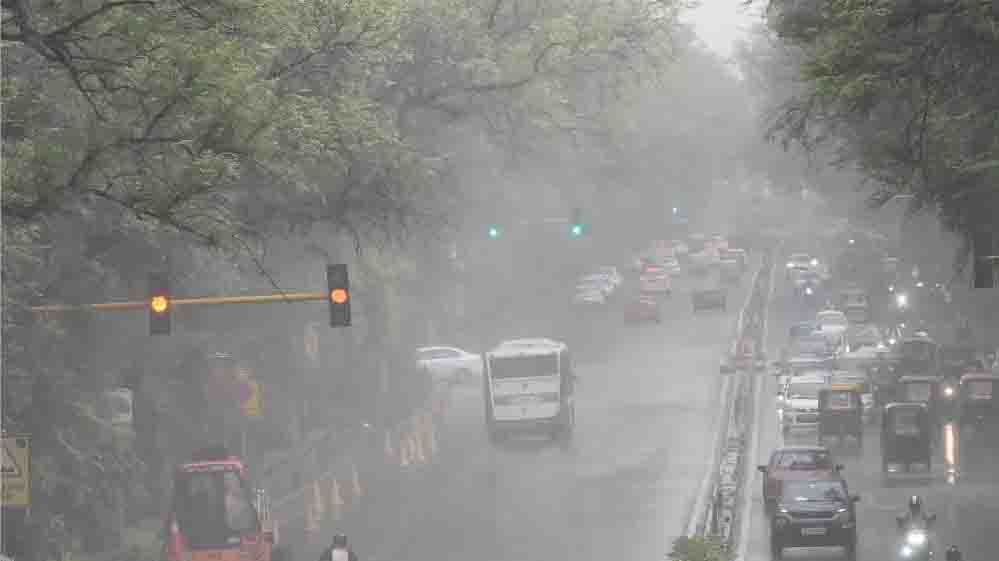 MP Weather Update: आंधी-बारिश से बदलेगा मौसम, रात का तापमान 2-3 डिग्री तक गिरने के आसार