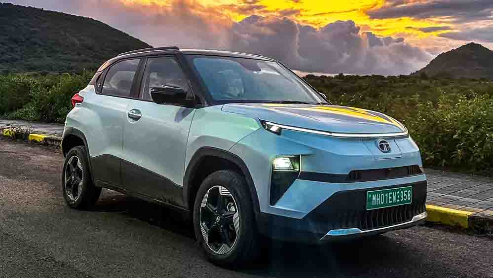 इलेक्ट्रिक कारों की बिक्री में बड़ा उलटफेर, Tata Punch EV बनी नंबर-1; जानें टाटा, महिंद्रा और MG का प्रदर्शन