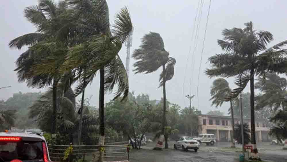 ओडिशा में चक्रवाती बारिश से भारी तबाही की आशंका, बाढ़ में फंसे लोगों को निकालने के लिए एयरलिफ्ट प्लान तैयार