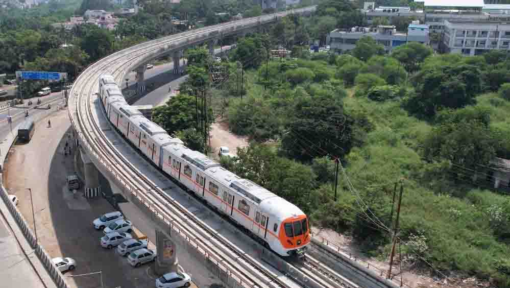Bhopal Metro: सभी प्रायोरिटी कॉरिडोर स्टेशनों पर शुरू होगी ऑटोमैटिक टिकट मशीन, जानें कैसे मिलेगा QR टिकट