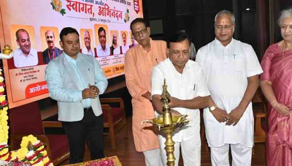 आयुर्वेद को बढ़ावा देने पर जोर, उप मुख्यमंत्री देवड़ा ने चिकित्सकों को किया सम्मानित