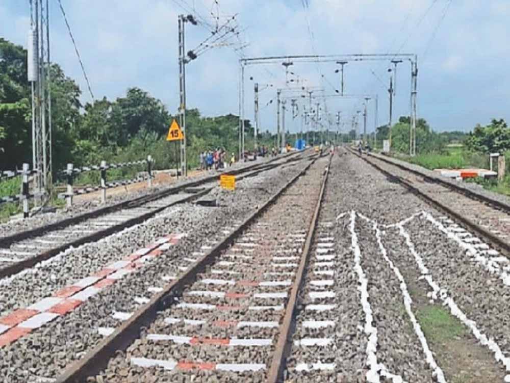 धौलपुर में रेलवे ट्रैक पर 121 की स्पीड से दौड़ेगी ट्रेन, रेलवे ने आम लोगों के लिए जारी की सख्त चेतावनी